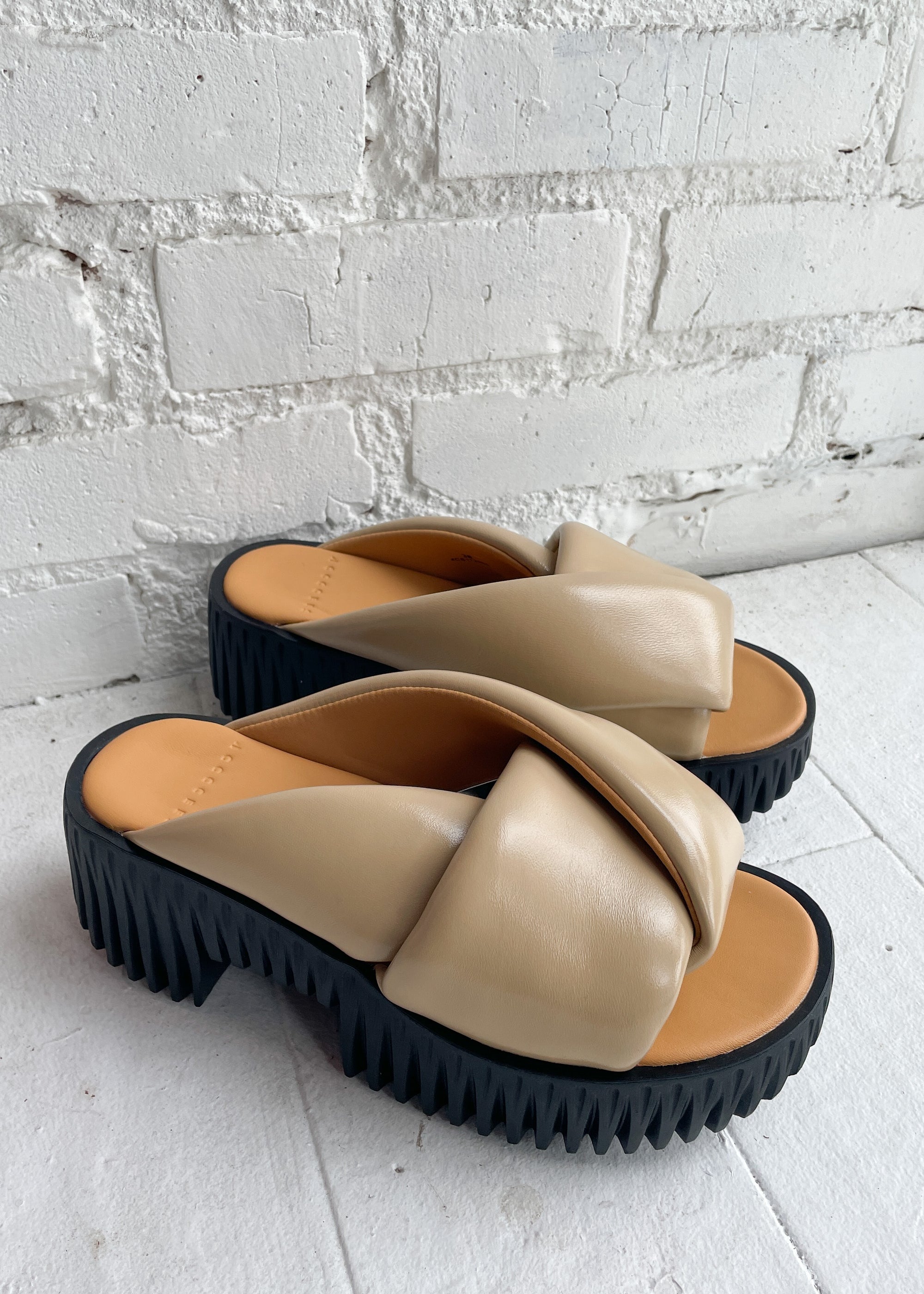 Plia Anda Shoes