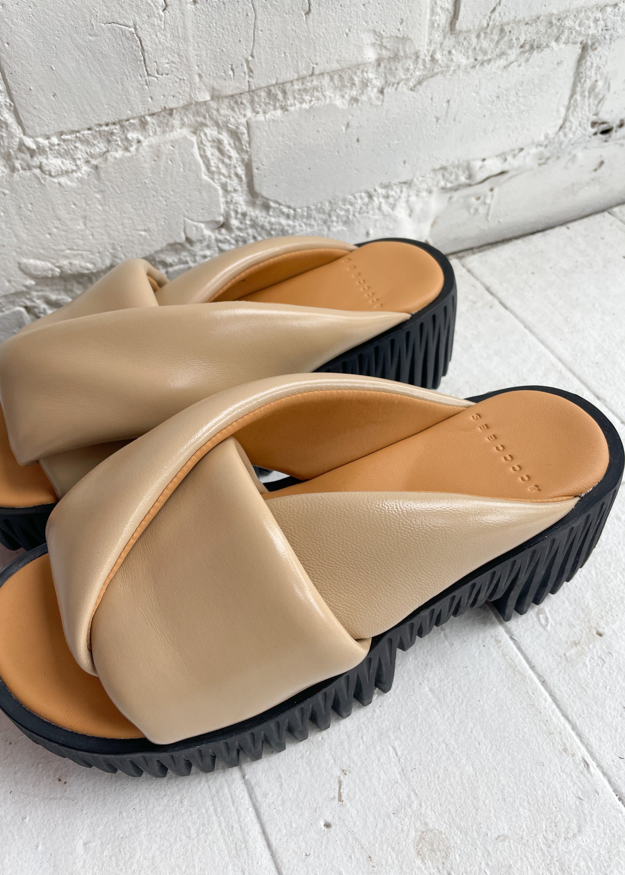 Plia Anda Shoes